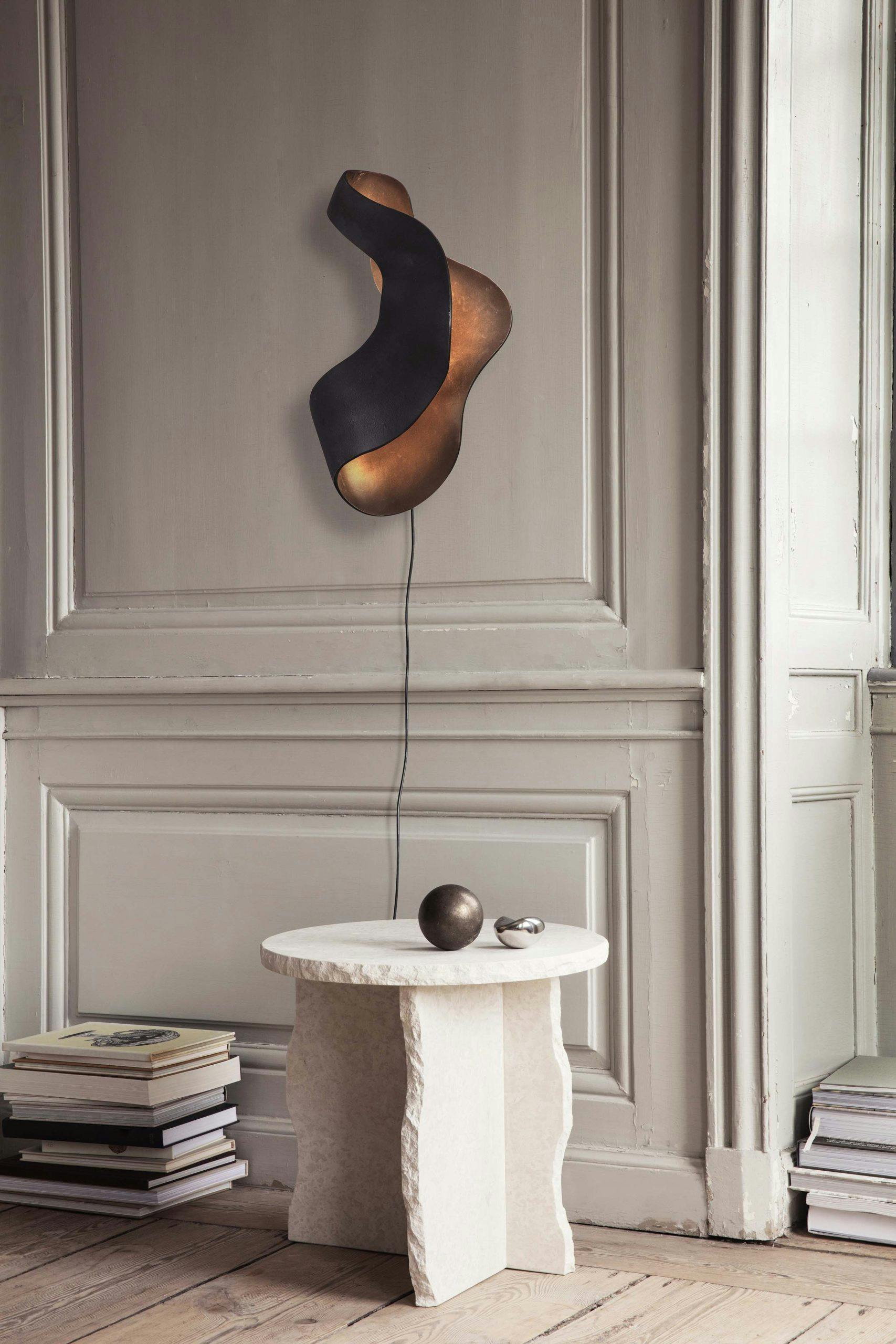 fermliving aw21 mineralsculpturaltable oysterwalllamp image vegglampe skultptur